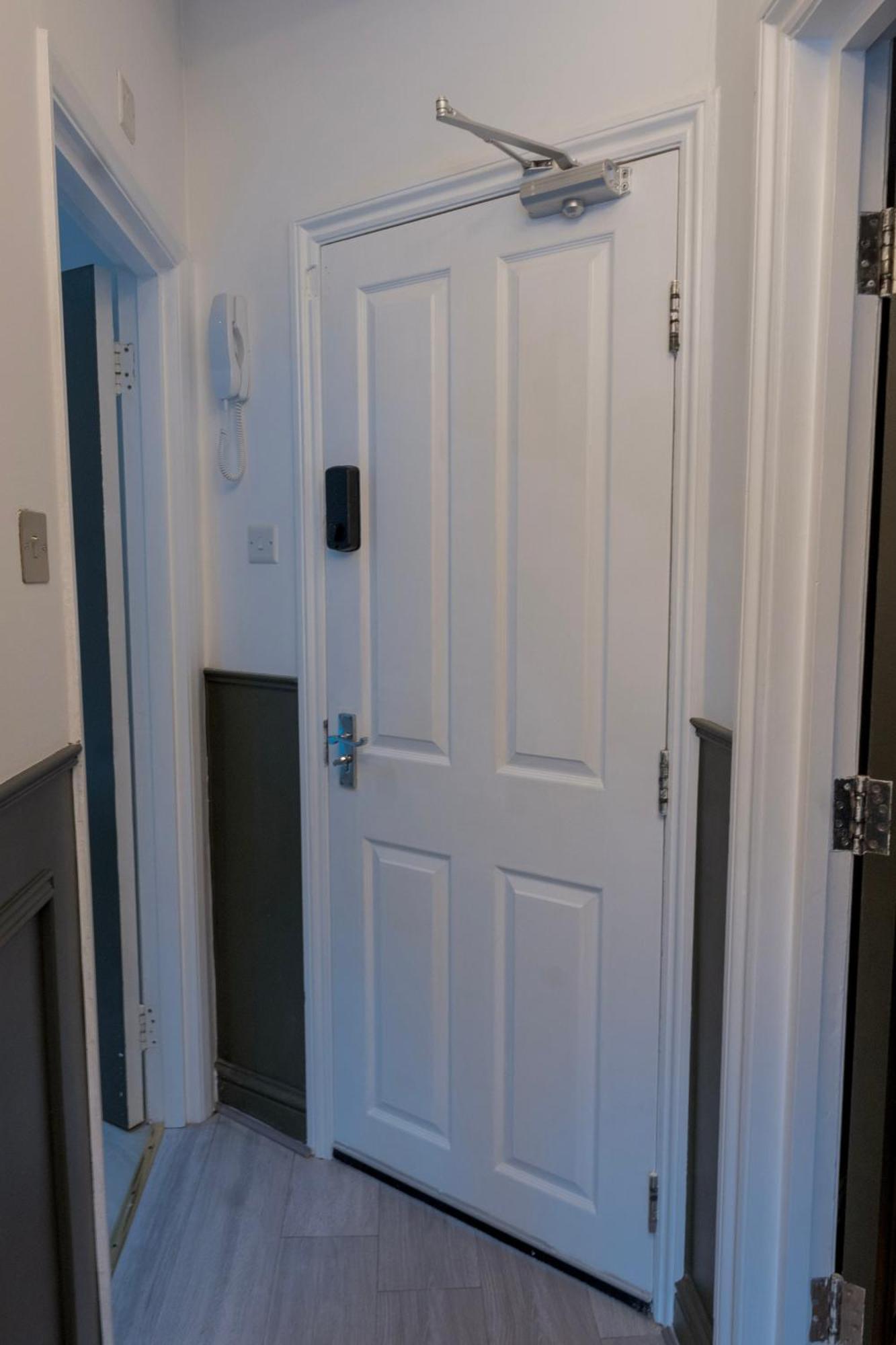 5C- Stylish Urban Retreat - Spacious 2 Bed Flat London Exterior foto