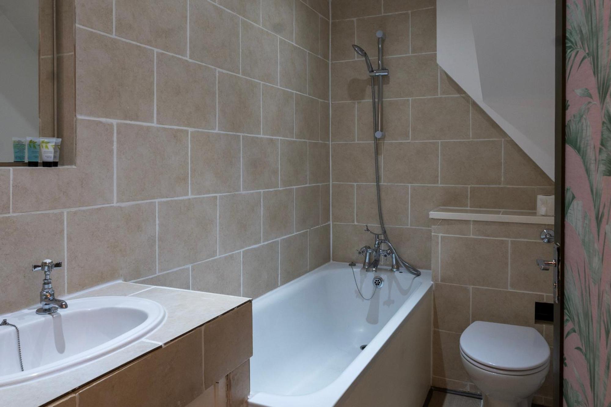 5C- Stylish Urban Retreat - Spacious 2 Bed Flat London Exterior foto
