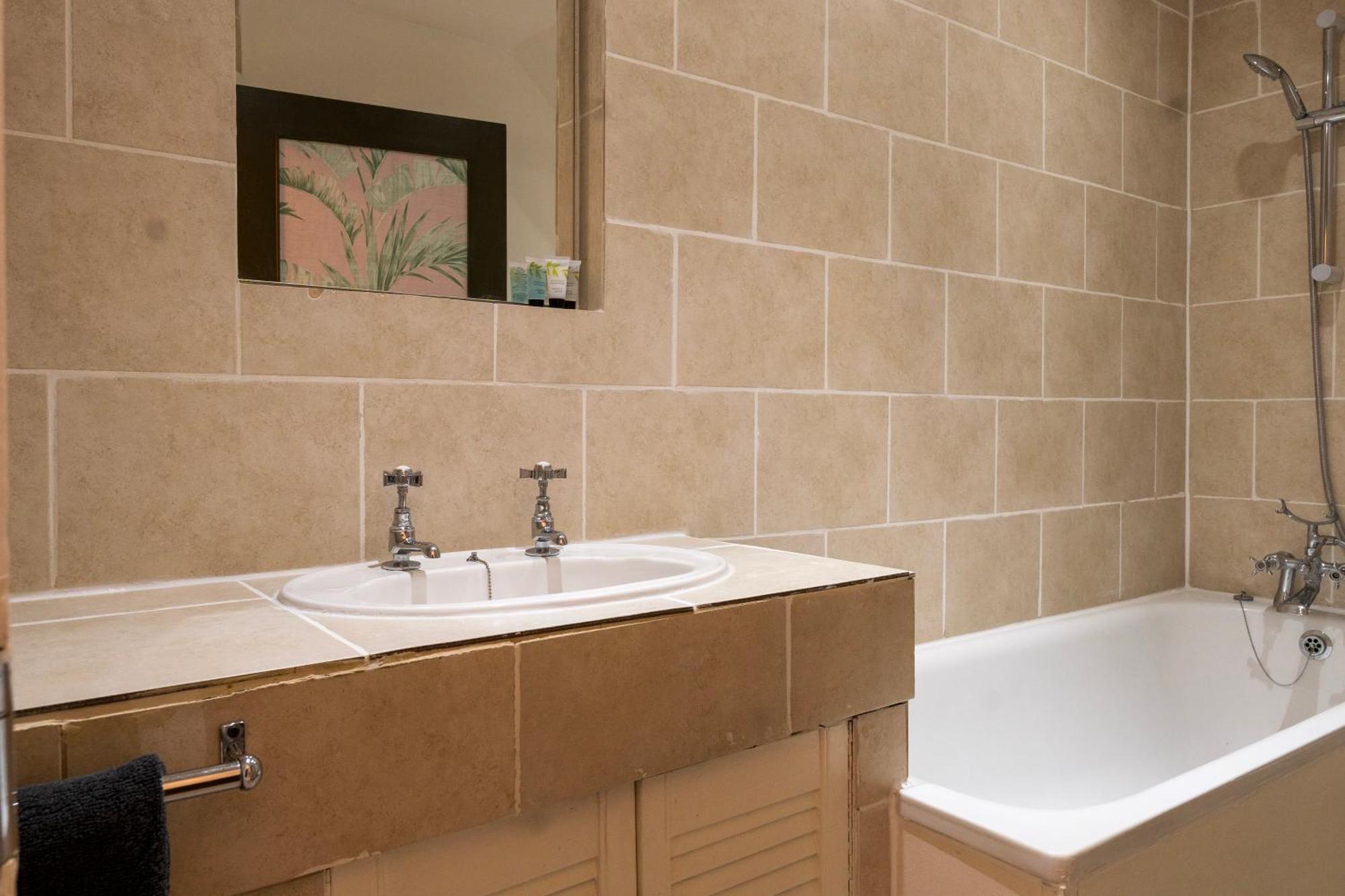 5C- Stylish Urban Retreat - Spacious 2 Bed Flat London Exterior foto
