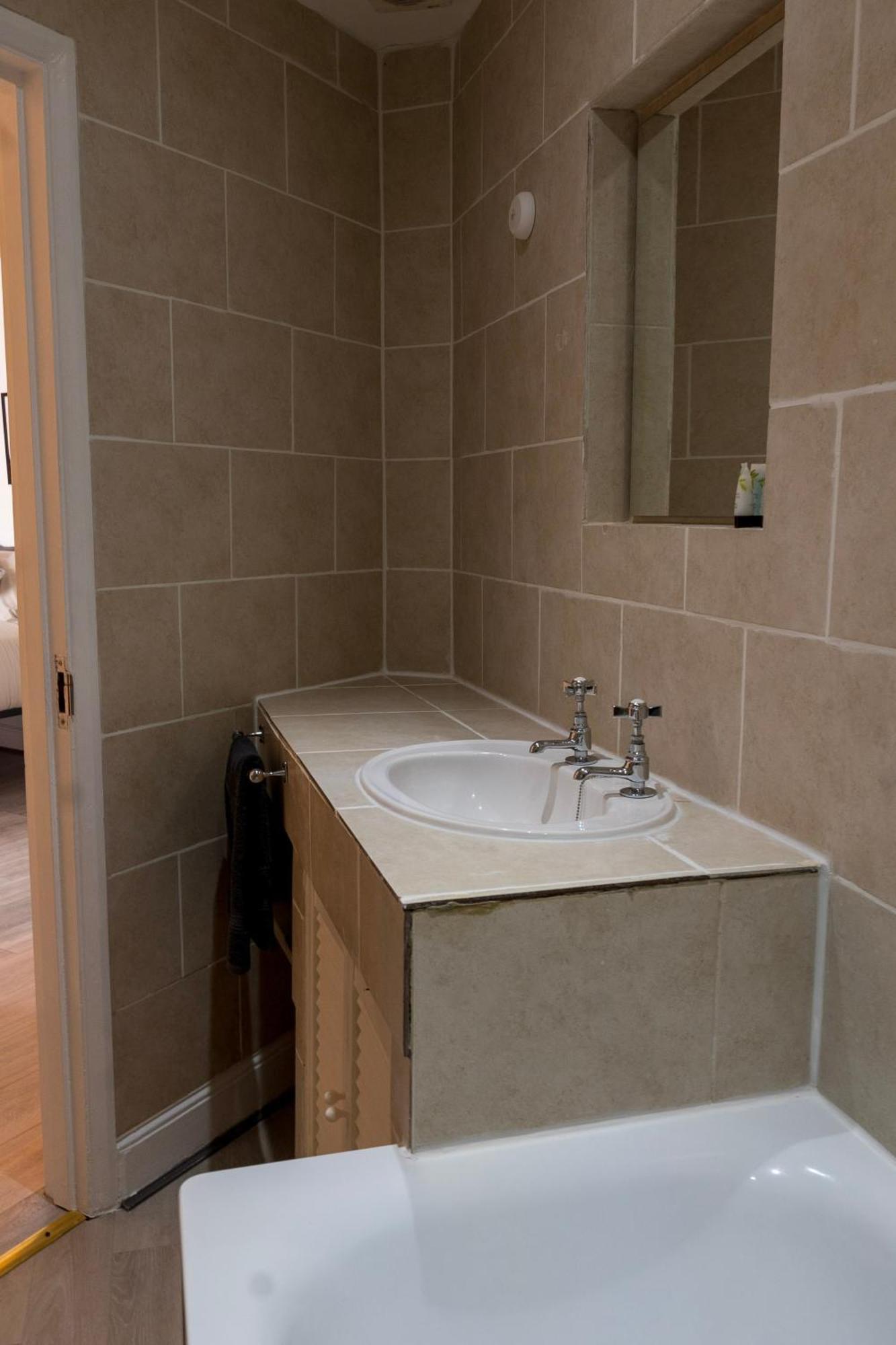 5C- Stylish Urban Retreat - Spacious 2 Bed Flat London Exterior foto