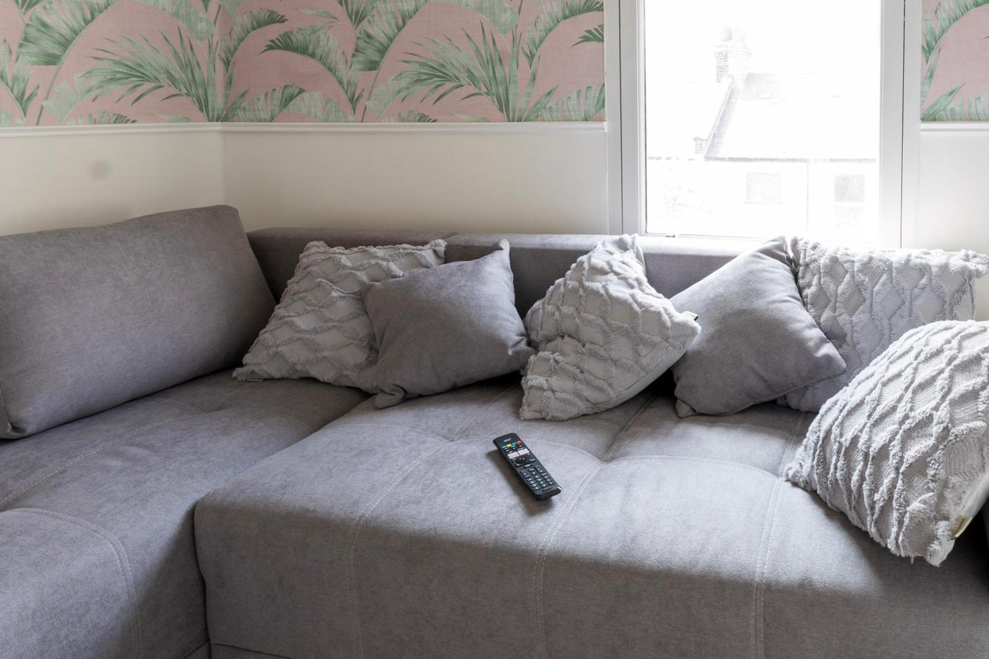 5C- Stylish Urban Retreat - Spacious 2 Bed Flat London Exterior foto